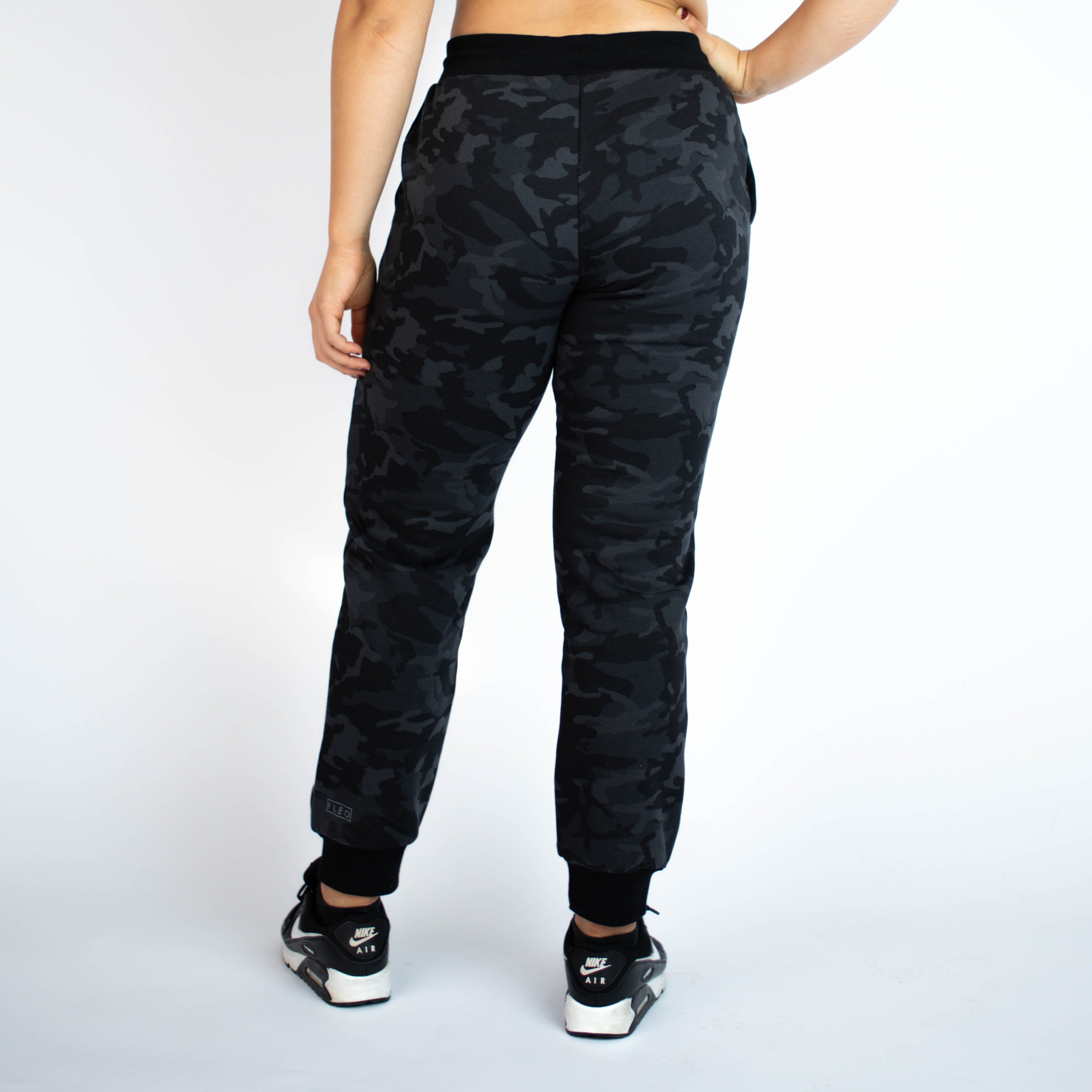 FLEO Just Right Jogger Black Camo 9 for 9